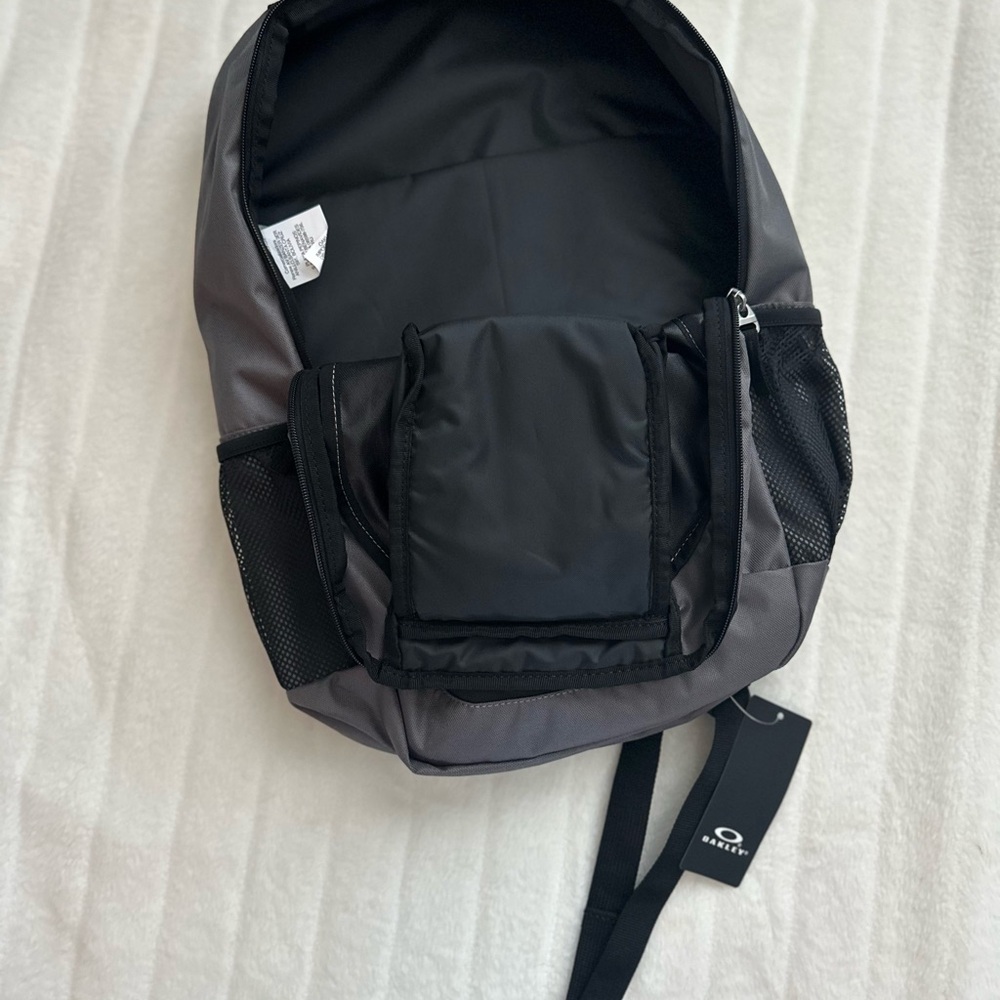 Oakley Men's Backpack in Black and Gray - Picture 4 of 5